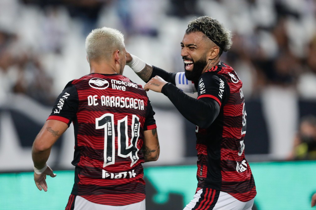 Análise: com variações e bom repertório, Flamengo faz valer superioridade e sufoca o Botafogo