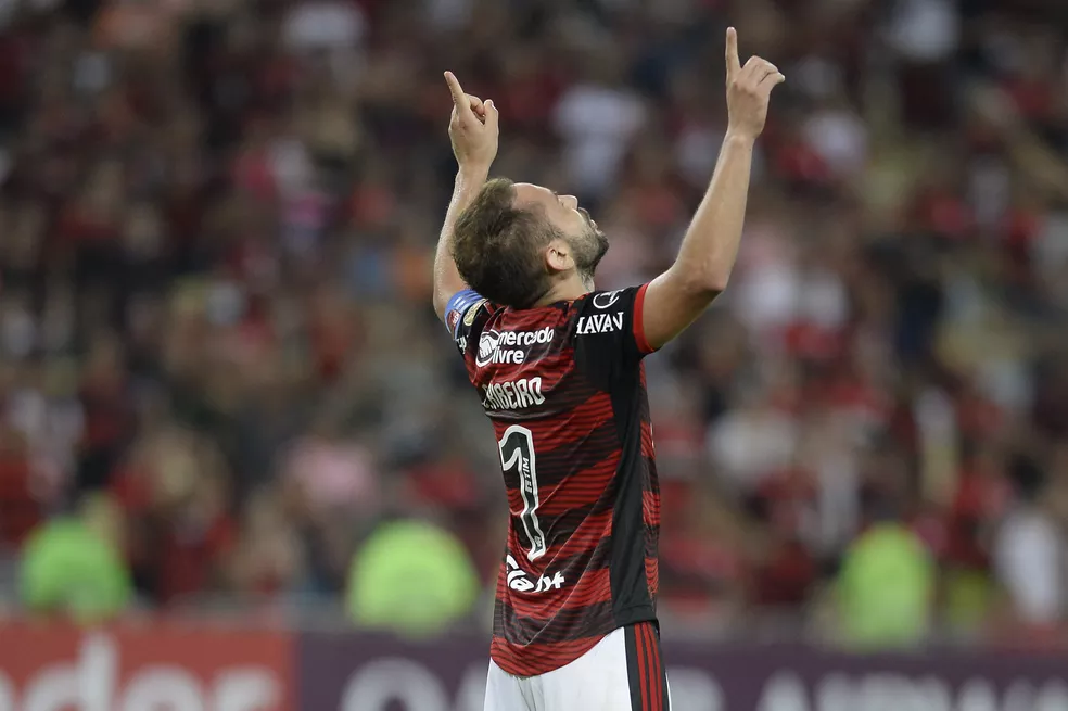 Everton Ribeiro passa Nunes e cola em top-5 de artilheiros do Flamengo na Libertadores; veja lista