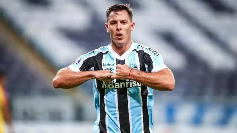 Grêmio perde para a Chapecoense, é vaiado e segue sem marcar na Série B