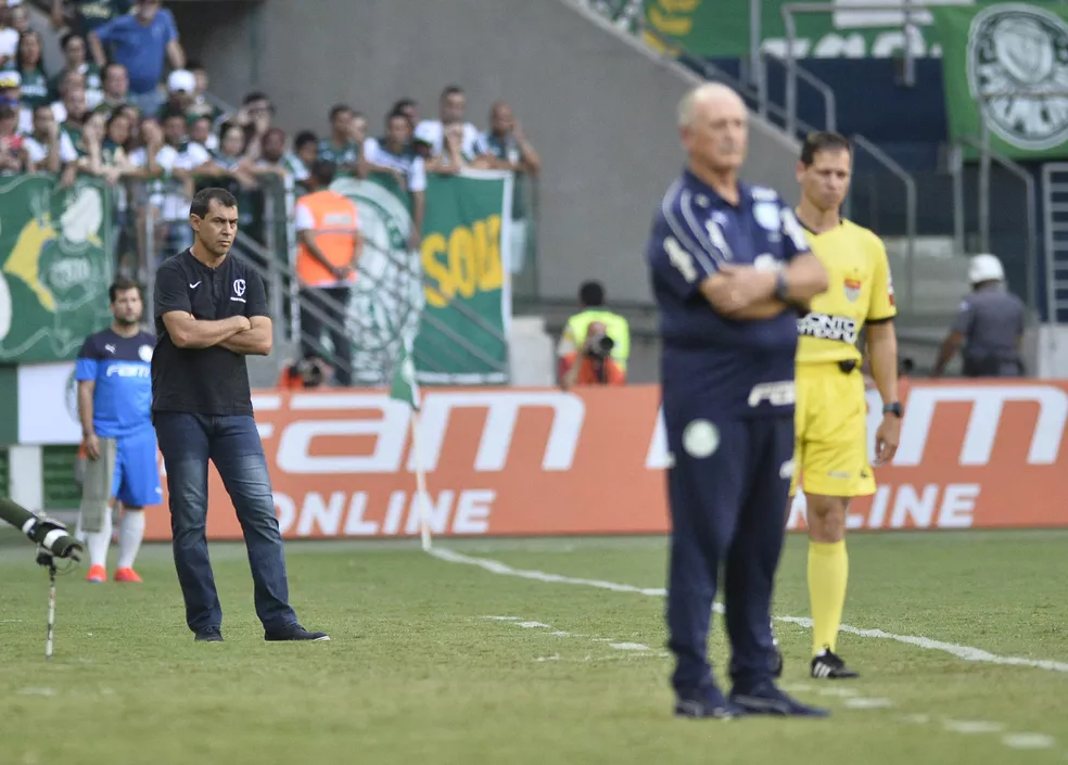 Próximo de acerto com Carille, Athletico também tentou Sylvinho e Felipão