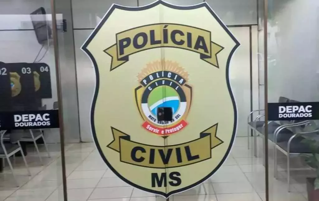 Revoltada, mulher quebra loja de celulares em cidade de MS e agride ex-marido