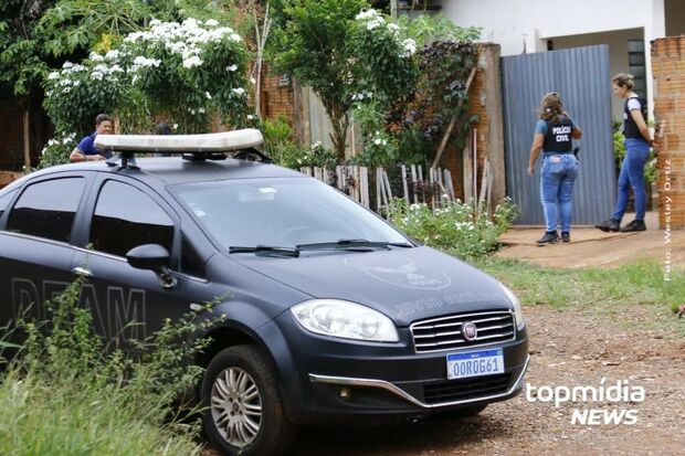 Homem é preso por dar socos e arrastar mulher pelos cabelos no Jardim Talismã