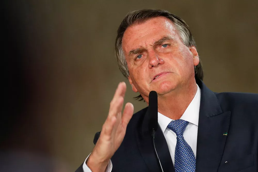 Bolsonaro sanciona lei que libera empréstimo consignado a beneficiários do Auxílio Brasil