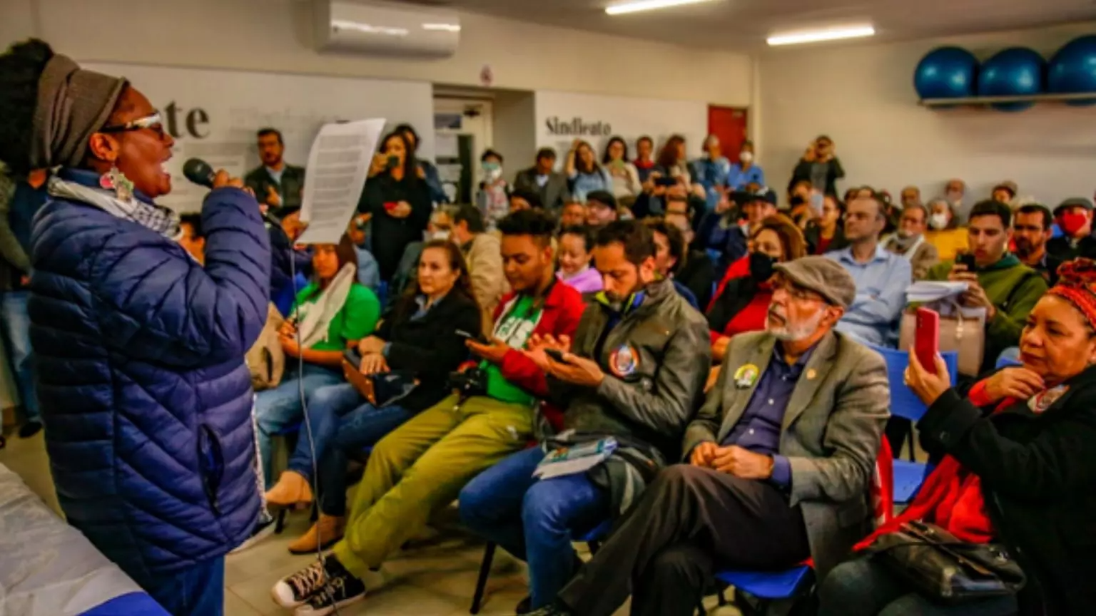 Carta pela defesa da democracia é lida em Campo Grande e reúne estudantes e líderes sindicais