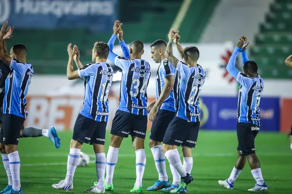 Análise: Grêmio muda postura no 1º tempo, enfim quebra jejum de vitórias fora e reitera crescimento