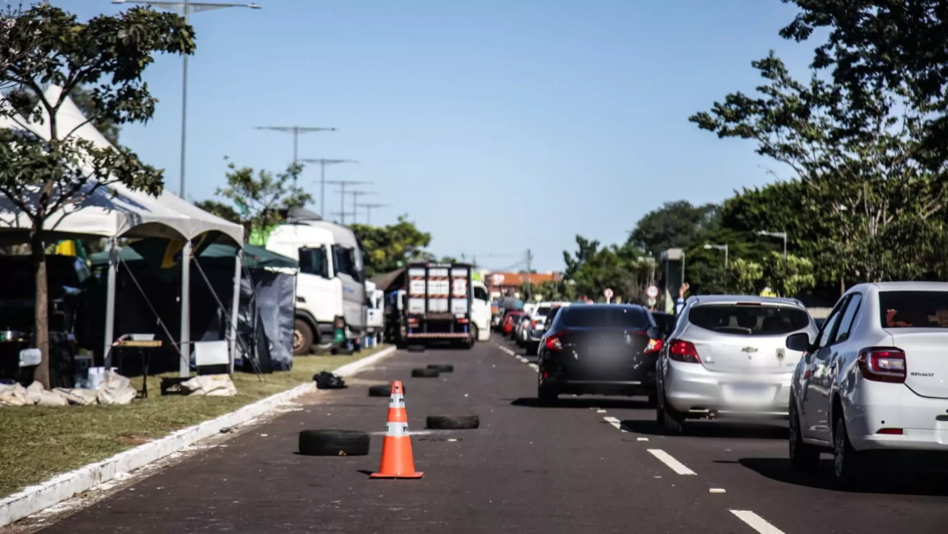 No 5º dia de manifestação, apoiadores de Bolsonaro liberam duas pistas na Duque de Caxias