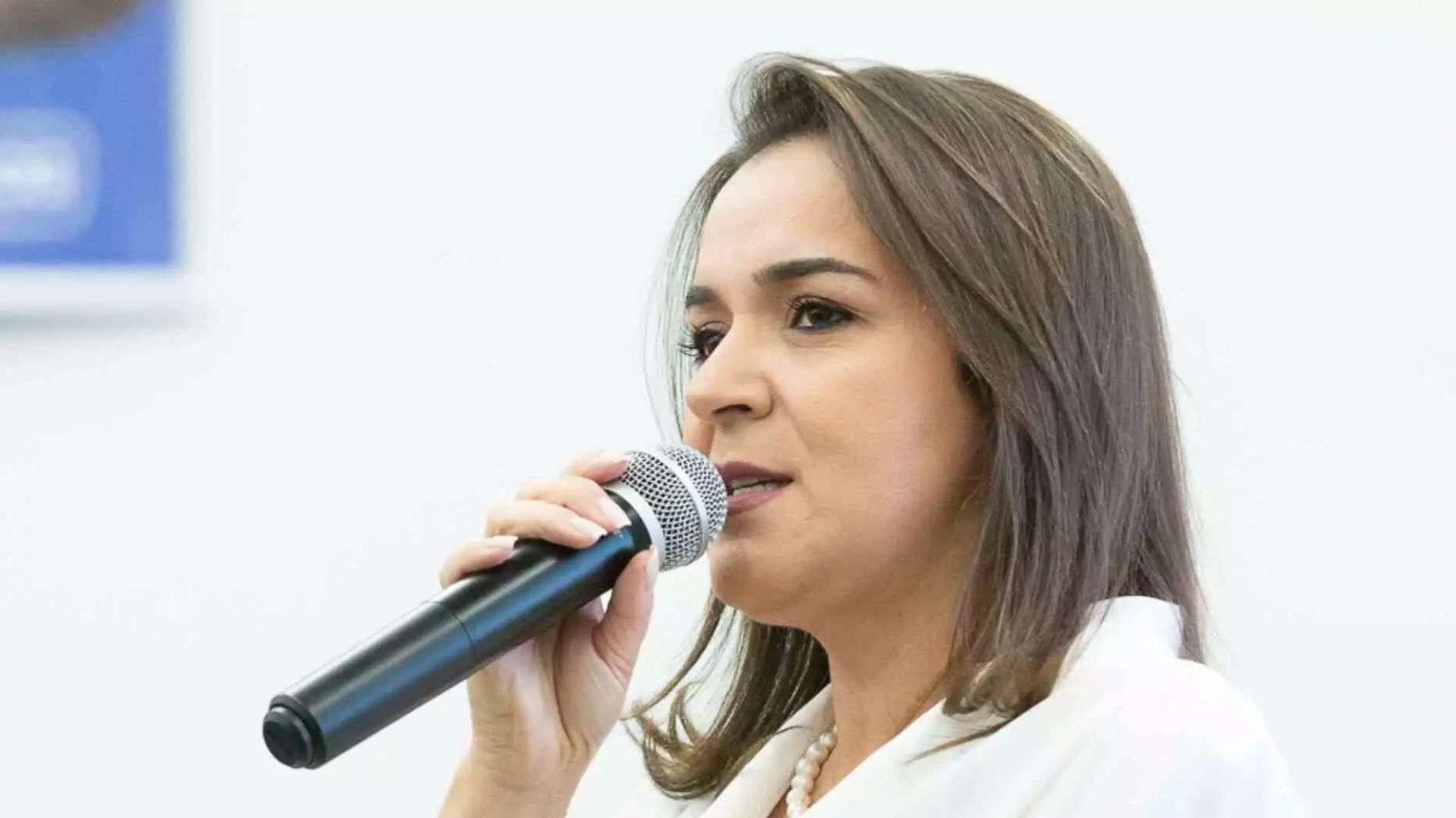 Adriane Lopes sanciona lei que institui o Dia da Luta Pela Educação Inclusiva, Do Deficiente Visual e mais