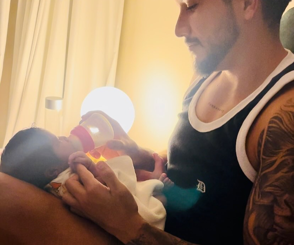 Yuri Lima posta fotos do primeiro mês de Nala, sua filha com IZA